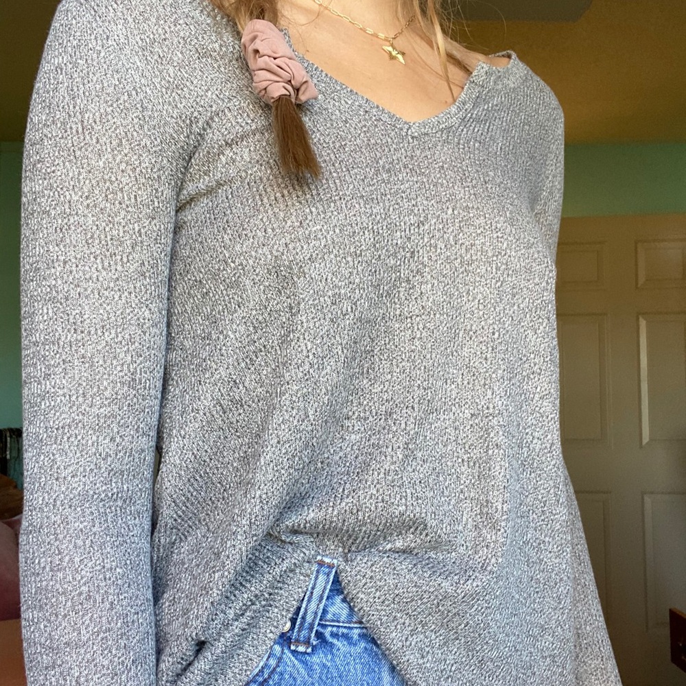 Simple long sleeve gray Hollister top